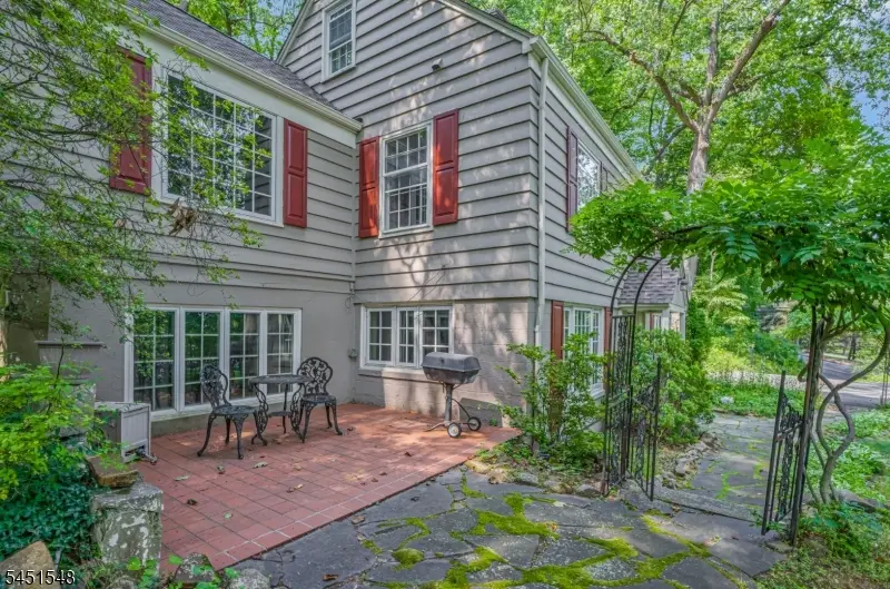 173 Hillcrest Rd, Watchung, NJ 07069 - #2