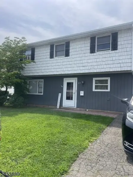 84 E Laurel St, Port Reading, NJ 07064 - #1