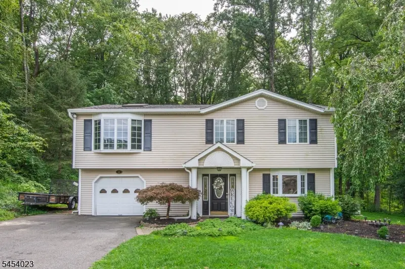 42 Scenic Dr, Green, NJ 07821 - #1