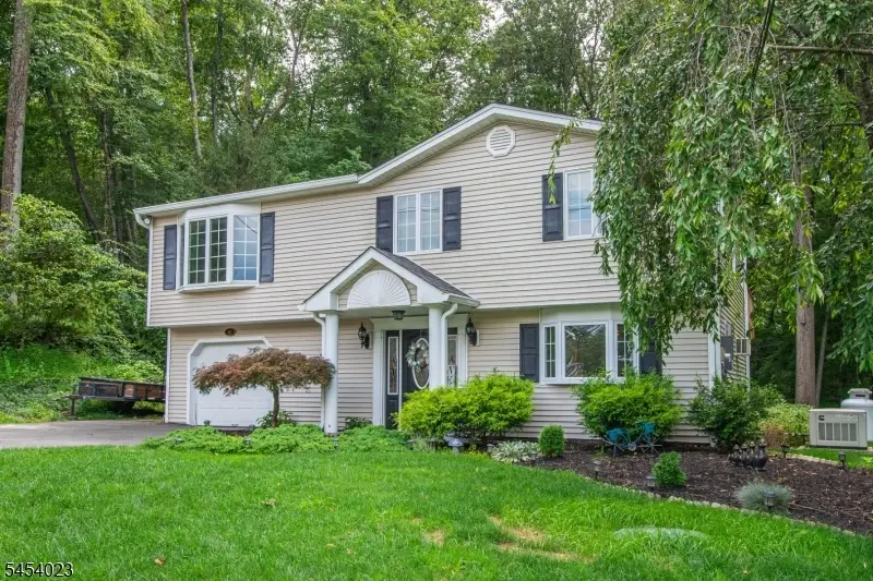 42 Scenic Dr, Green, NJ 07821 - #2