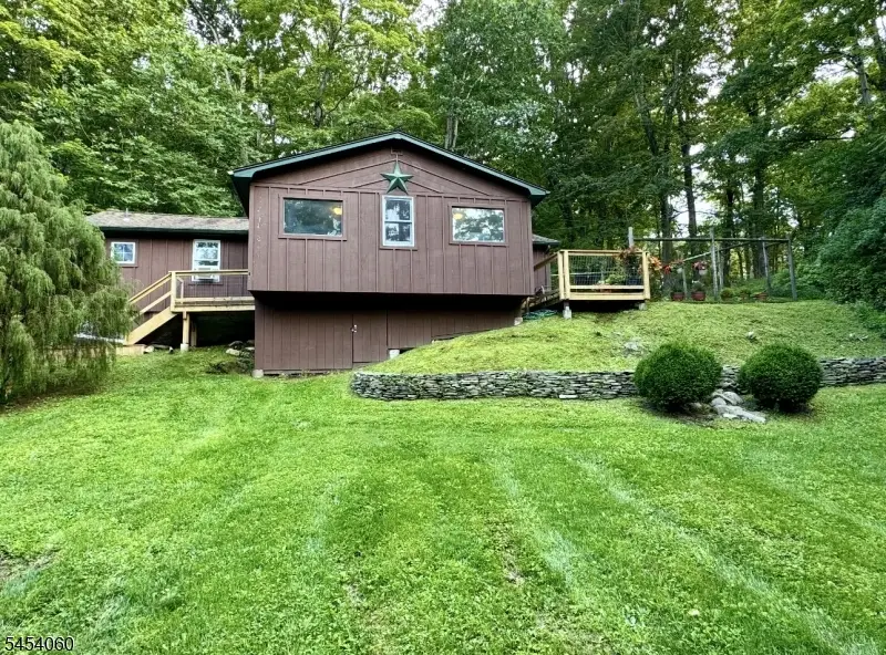 20 E Crisman Rd, Hardwick, NJ 07825 - #1
