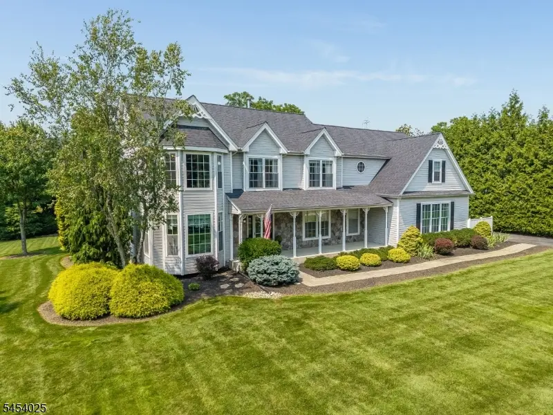 30 Meadowview Dr, Lopatcong, NJ 08865 - #2
