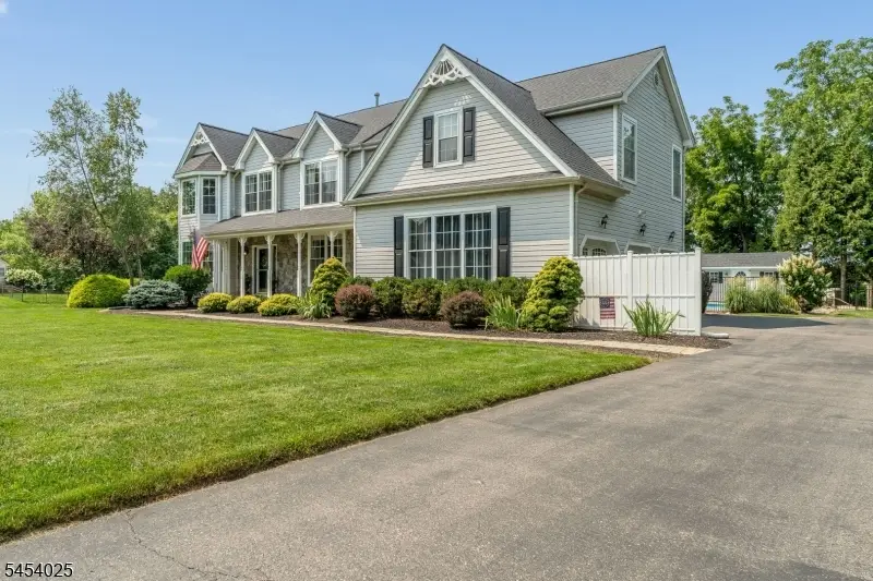30 Meadowview Dr, Lopatcong, NJ 08865 - #3