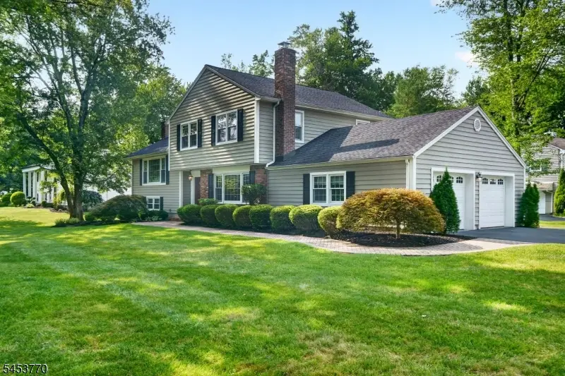 4 Fox Chase Ln, Morris, NJ 07960 - #1