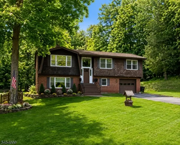 52 Lounsberry Hollow Rd, Vernon Twp., NJ 07461