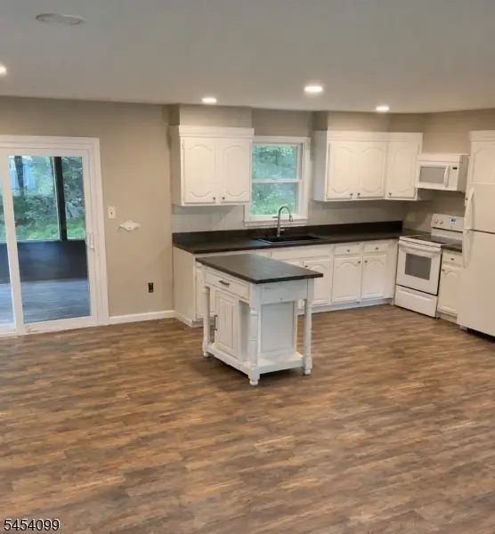 52 Lounsberry Hollow Rd, Vernon, NJ 07461 - #2