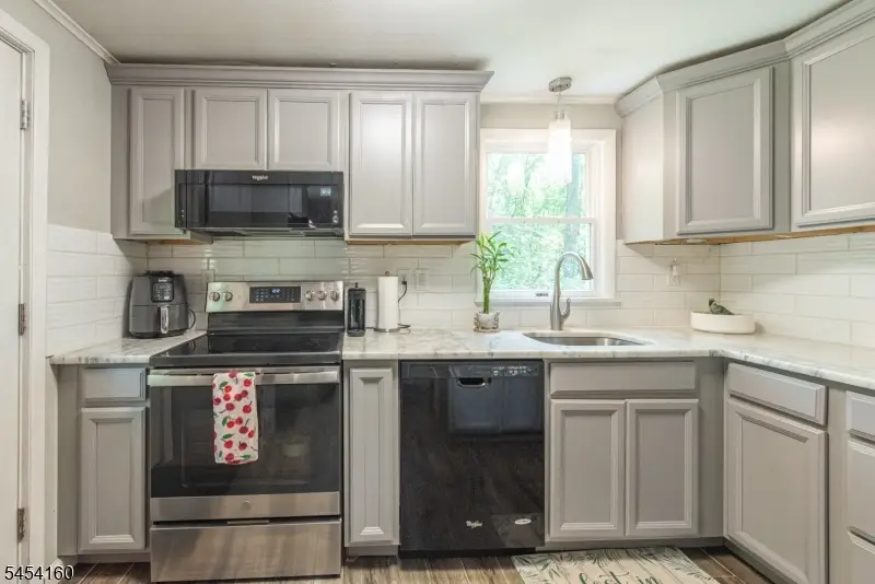 914 Aspen Dr, Stillwater, NJ 07860 - #3