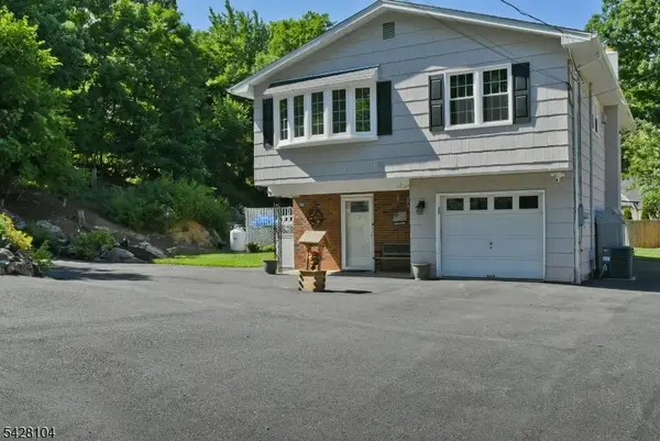 121 Leland Trl, Hopatcong Boro, NJ 07843