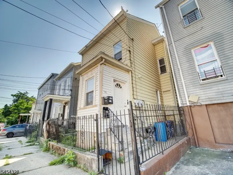 39 Hillman St, Paterson, NJ 07522 - #1