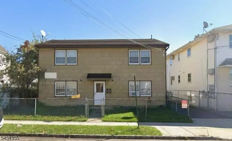 212 Sherman St, Perth Amboy, NJ 08861 - #1
