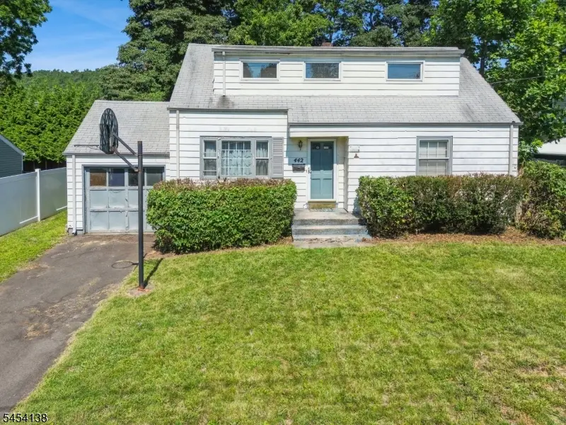 442 Oakridge Ave, North Plainfield, NJ 07063 - #1