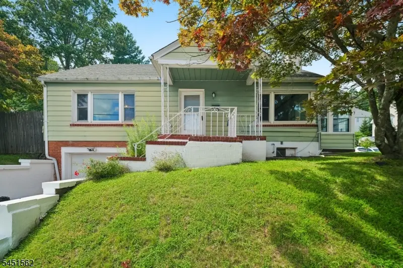 38 Lincoln Ave, Pleasantdale, NJ 07052 - #1
