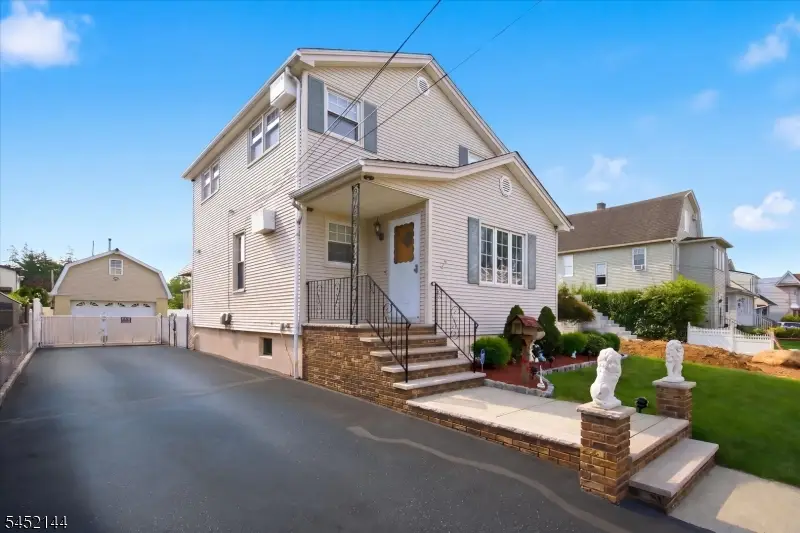 752 Forest St, Kearny, NJ 07032 - #3