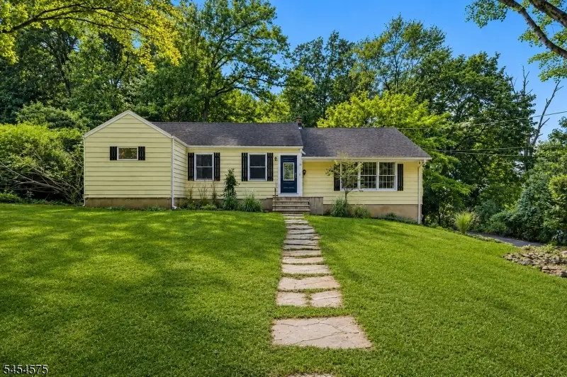 27 Inwood Rd, Berkeley Heights, NJ 07922 - #1