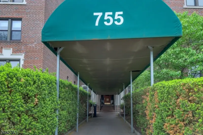 755 Anderson Ave, Cliffside Park, NJ 07010 - #3