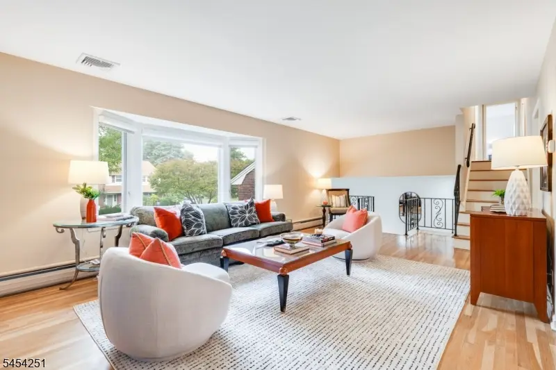 49 Country Club Ln, Springfield, NJ 07081 - #1