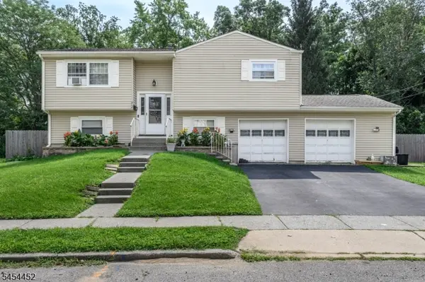 72 Lawrence Dr, Hackettstown Town, NJ 07840