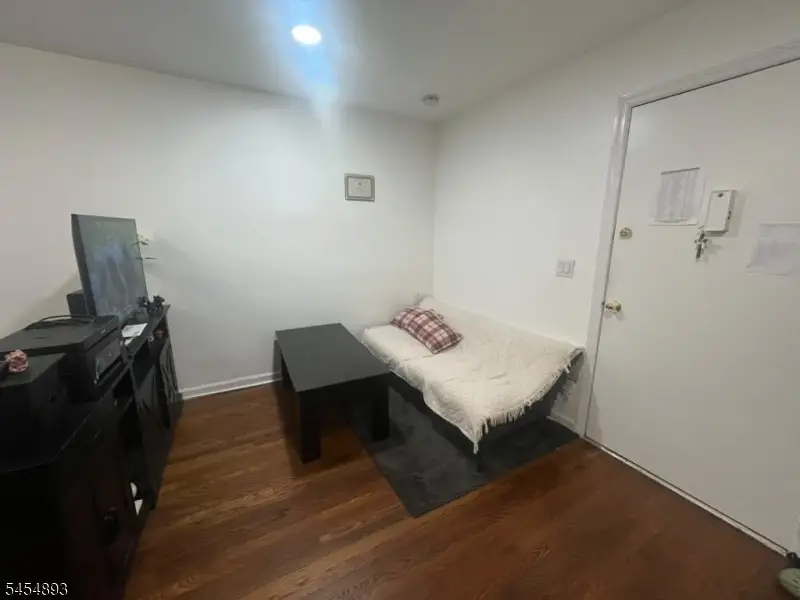 565 Grove St, Clifton, NJ 07013 - #3