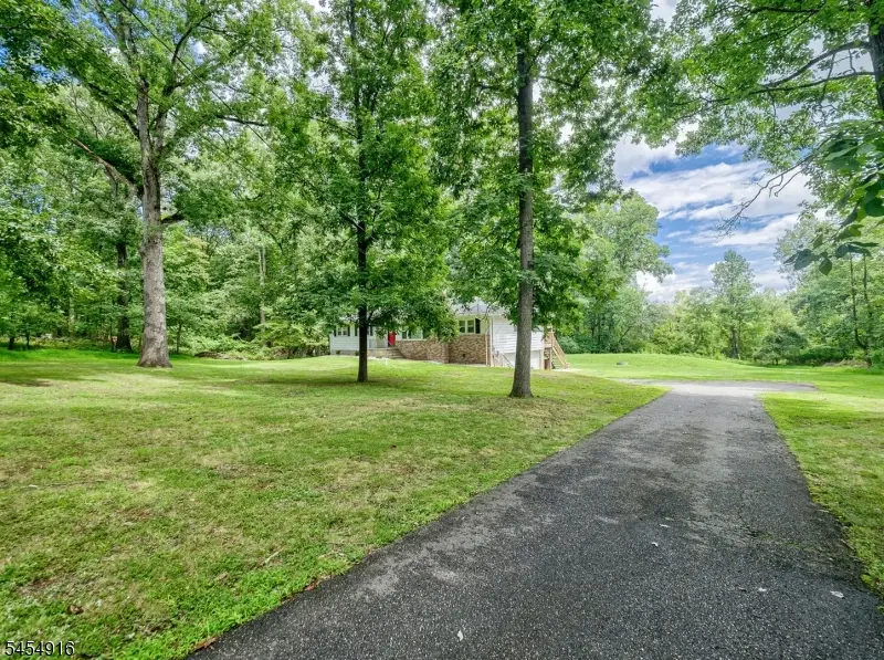 6 Featherbed Ln, Raritan, NJ 08822 - #2
