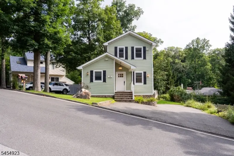15 Northwestern Way, Hopatcong, NJ 07843 - #3