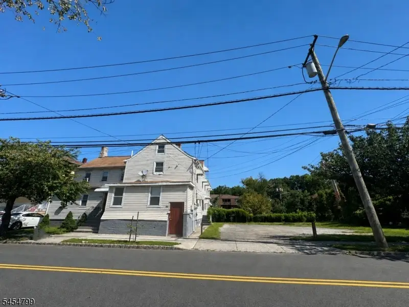 682 Mill St, Belleville, NJ 07109 - #1