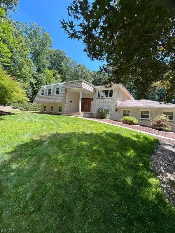 15 Sugar Hill Rd, Kinnelon Boro, NJ 07405