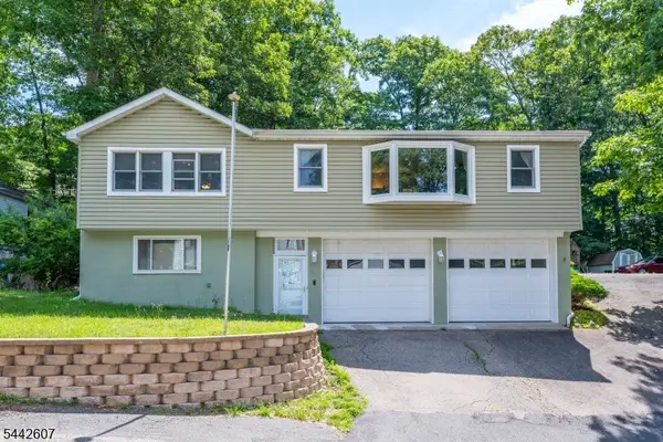 335 Elmira Trl, Hopatcong Boro, NJ 07843