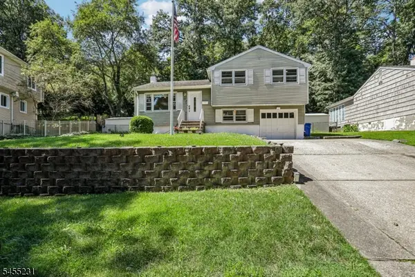 89 Knolls Rd, Bloomingdale Boro, NJ 07403