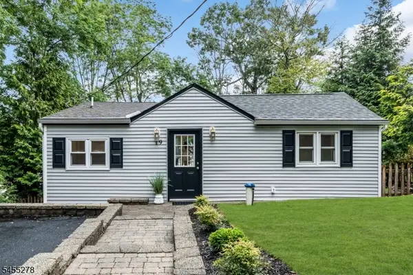 19 Sutton Rd, Hopatcong Boro, NJ 07843