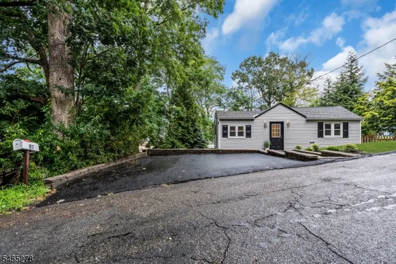 19 Sutton Rd, Hopatcong, NJ 07843 - #3
