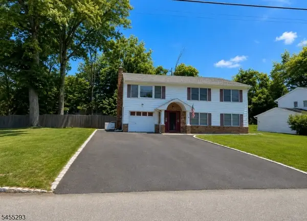 1 James Dr, Mount Arlington Boro, NJ 07856
