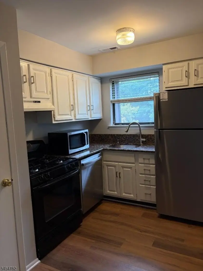 806 Yorkshire Dr, Raritan, NJ 08822 - #2