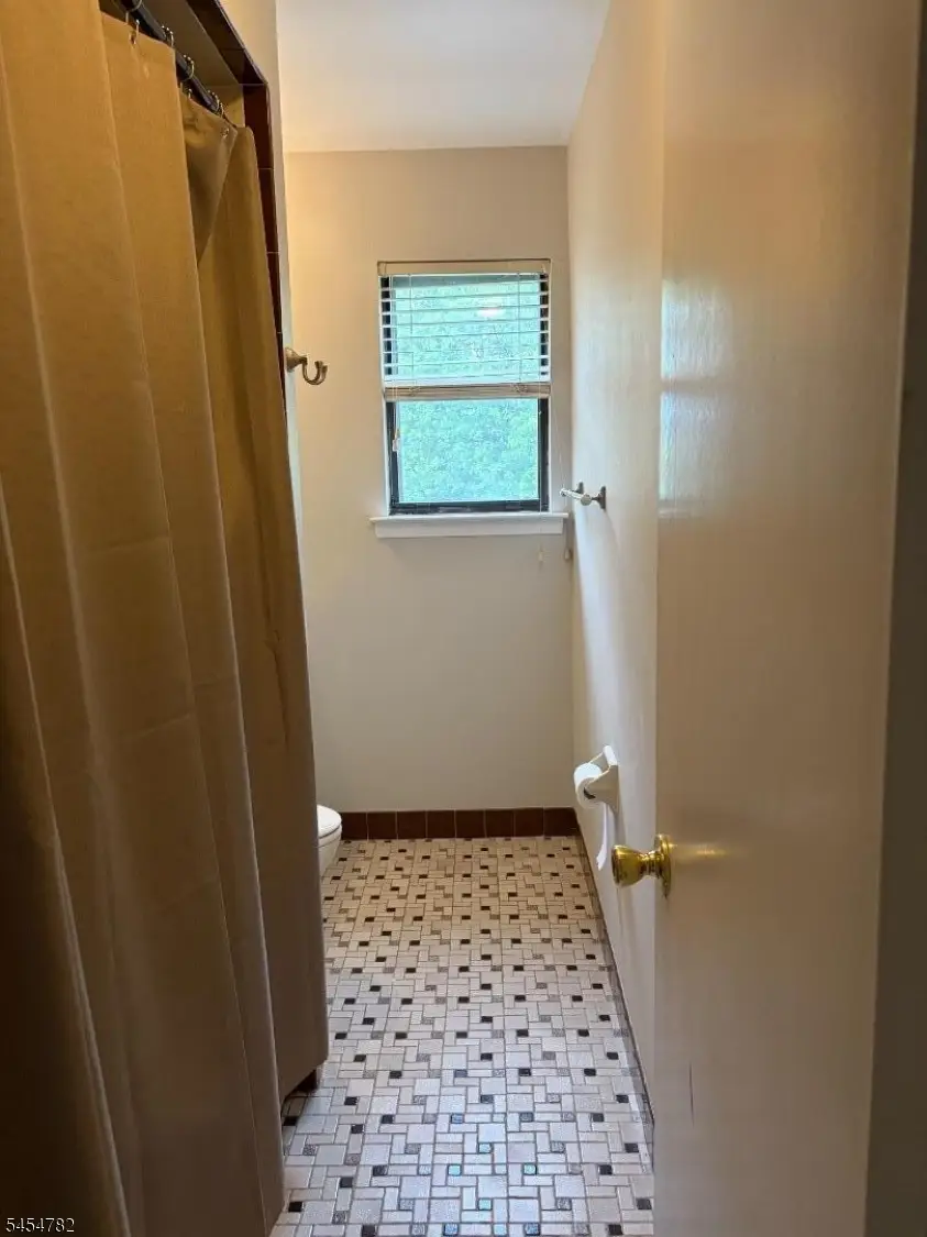 806 Yorkshire Dr, Raritan, NJ 08822 - #3