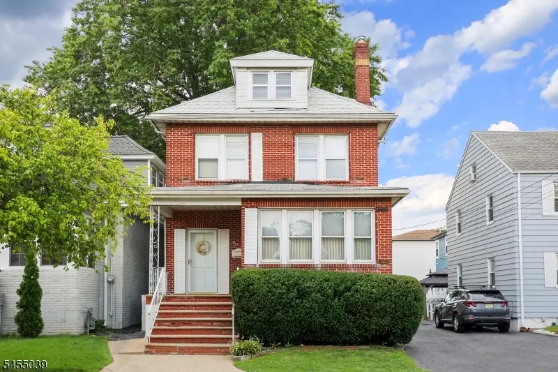 911 W Henry St, Linden, NJ 07036 - #2
