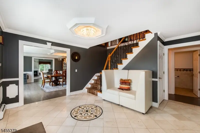 207 Eileen Dr, Cedar Grove, NJ 07009 - #3