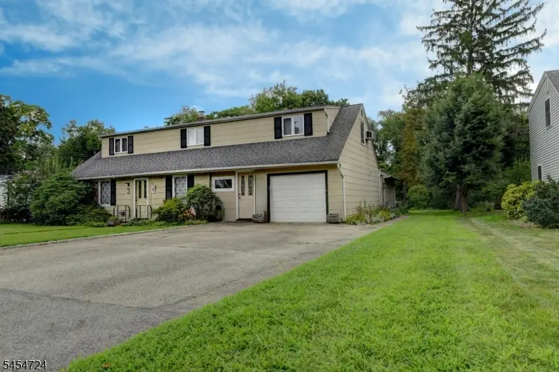 3 Village Rd, Pompton Plains, NJ 07444 - #2