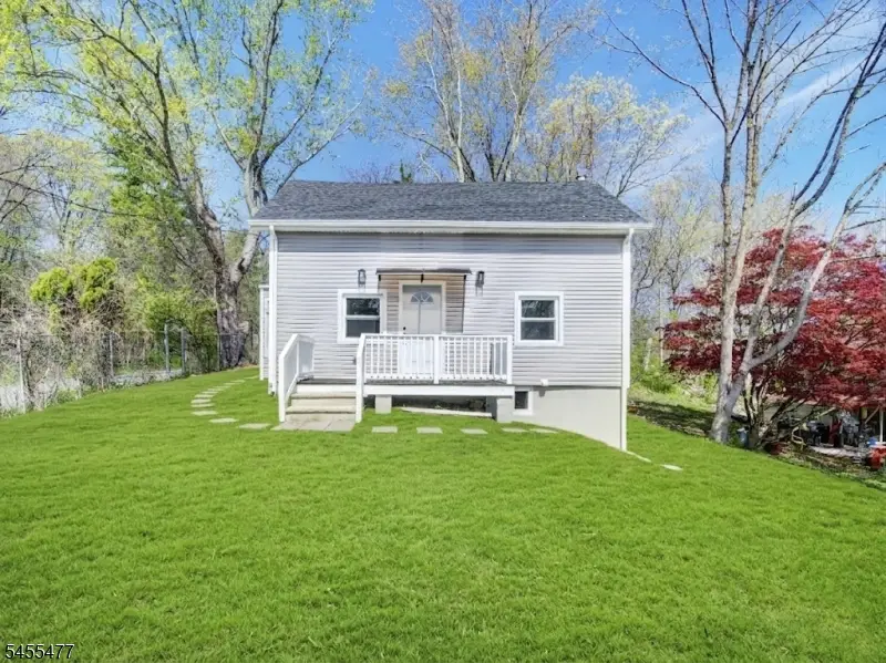 4 Emmans Rd, Roxbury, NJ 07852 - #2