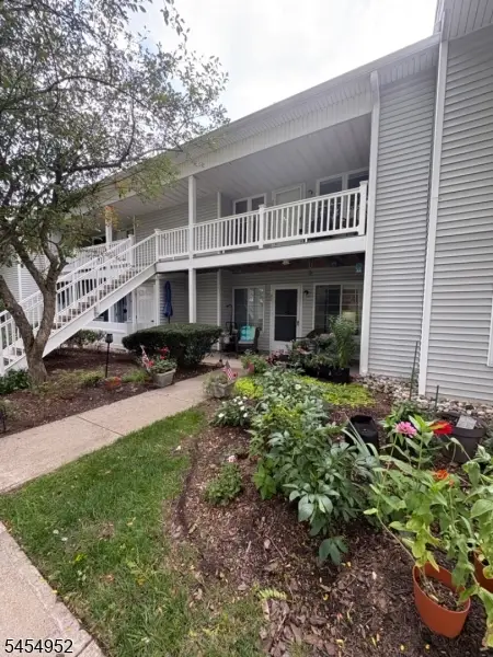 23 Village Green Rd, Bedminster Twp., NJ 07921