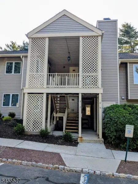8 Augusta Dr, Clinton, NJ 08801 - #1