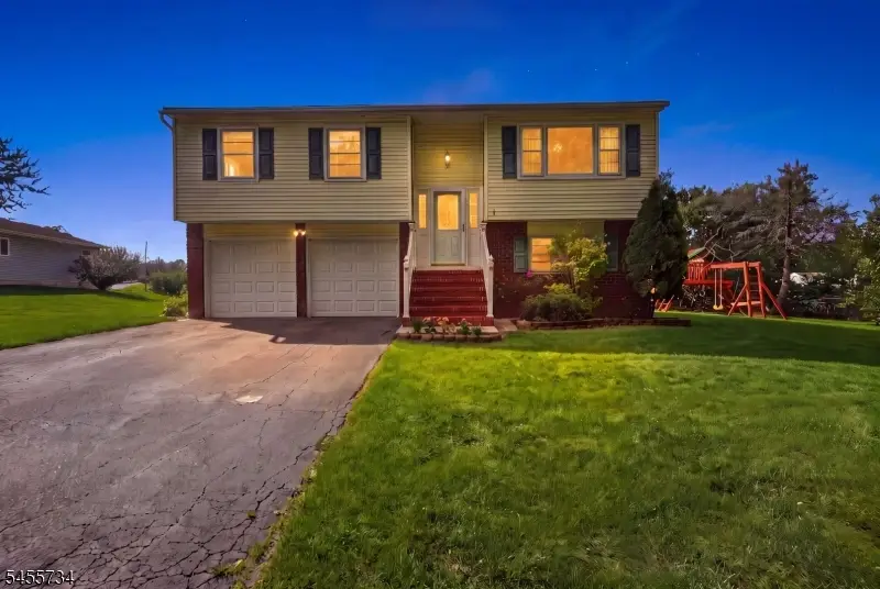 14 Harwich Rd, Lopatcong, NJ 08865 - #1