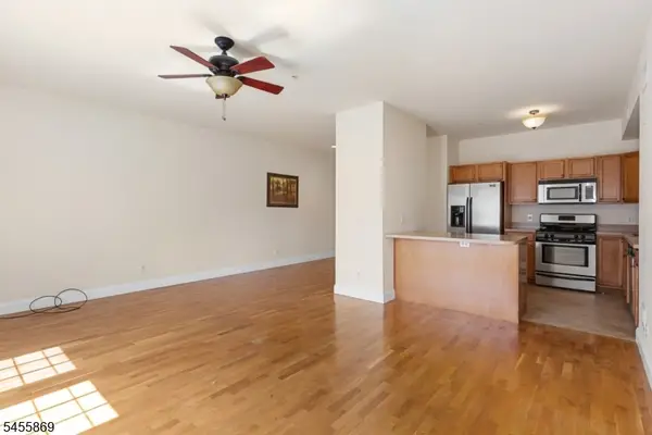 1677 Springfield Ave, Unit 2 #2, Maplewood Twp., NJ 07040