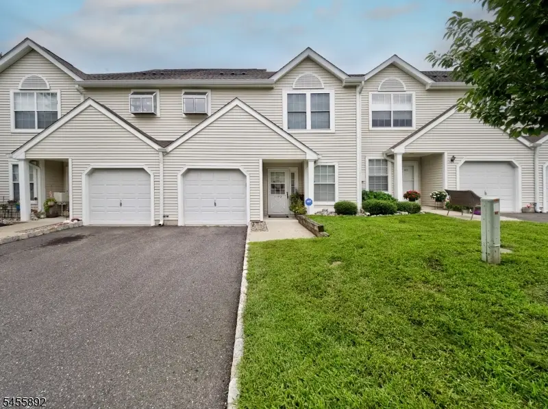 1102 Fox Hill Pl, Holland, NJ 08848 - #1