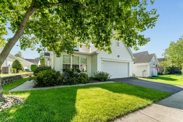99 Kensington Cir, White Twp., NJ 07823