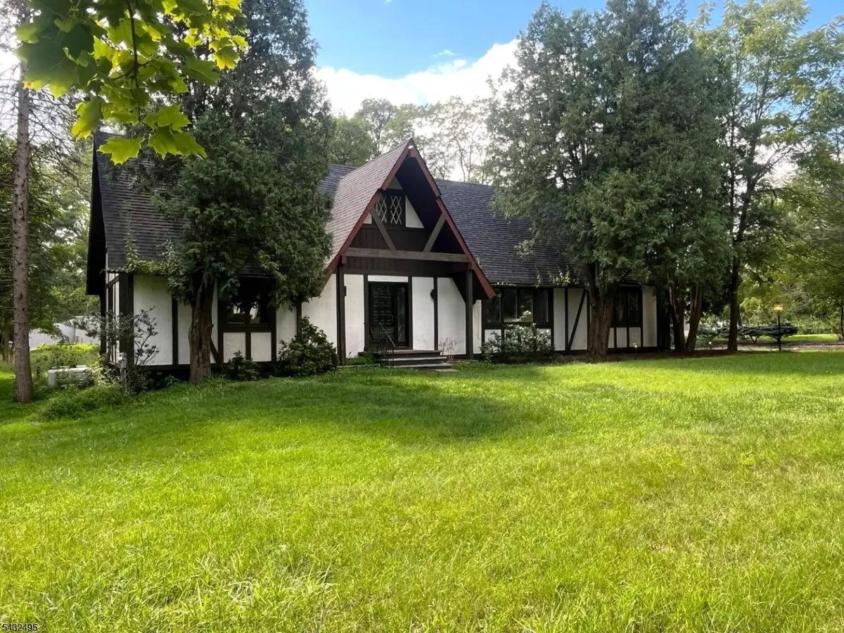 2 Twin Brooks Trl, Chester, NJ 07930 - #1