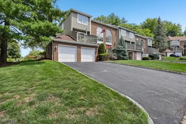 7 Dorset Cir, Caldwell Boro Twp., NJ 07006