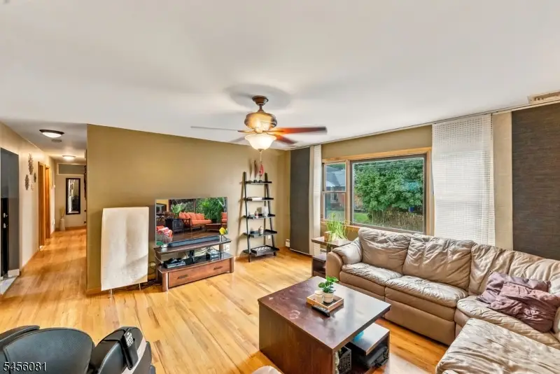 56 Hillcrest Ave, Woodland Park, NJ 07424 - #3