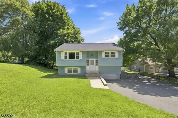 20 S Hillside Dr, Mount Olive Twp., NJ 07828