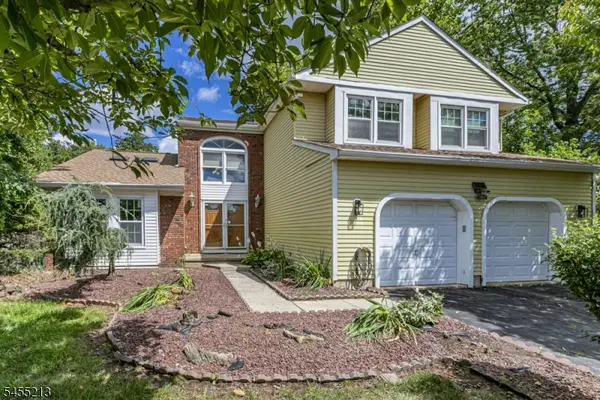 9 Chipwood Ln, North Brunswick Twp., NJ 08902