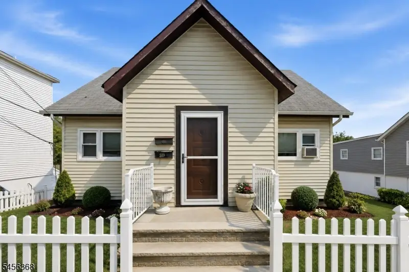 319 6th St, Carlstadt, NJ 07072 - #1