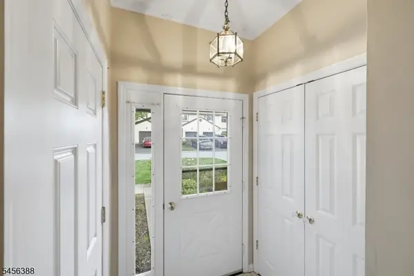 10 Oriole Ter, Hampton Twp., NJ 07860
